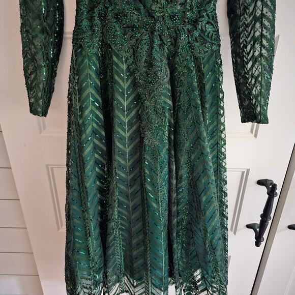 Mac Duggal 20399 Long Sleeve Sequin V Neck Midi Gown Dress Emerald Green Size 4 - Picture 4 of 9